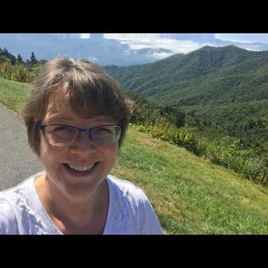 Meet your Posher, Laurie